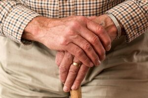 Osiągnięcie wieku emerytalnego a dalsze zatrudnienie