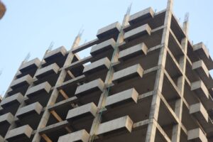 Opóźnienie w oddaniu mieszkania – jakie roszczenia przysługują nabywcy?